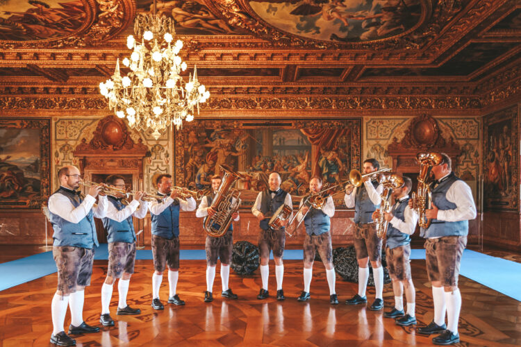 Downloads 18 Blechglanz Blasmusik Orchester Pressebild 1 2025 scaled 1