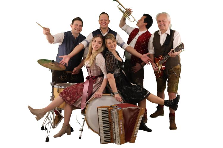 Downloads 92 03 HAUTNAH Bandbild Oktoberfest ohne Logo scaled 1